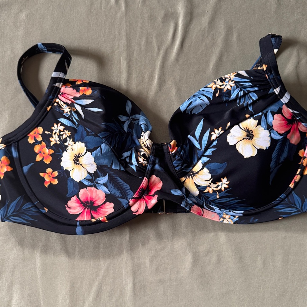 Lands’End Floral Bikini Top size 16